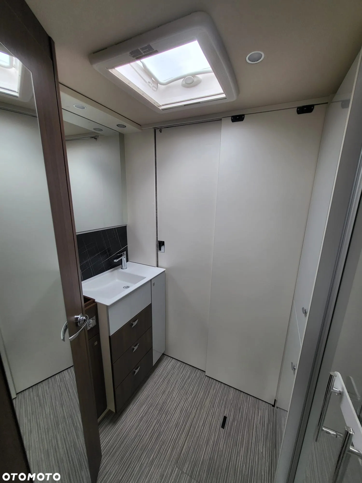 Burstner ELEGANCE i910G - 9