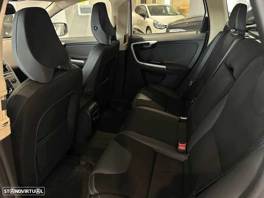 Volvo XC 60 2.4 D3 Momentum Start/Stop - 25
