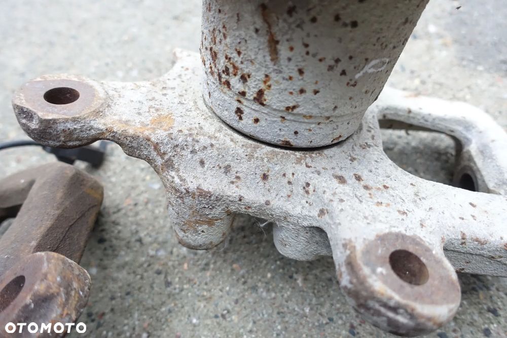 ZWROTNICA PIASTA LEWA PRAWA Z ABS SPRINTER VW LT 35 96-06r. - 9