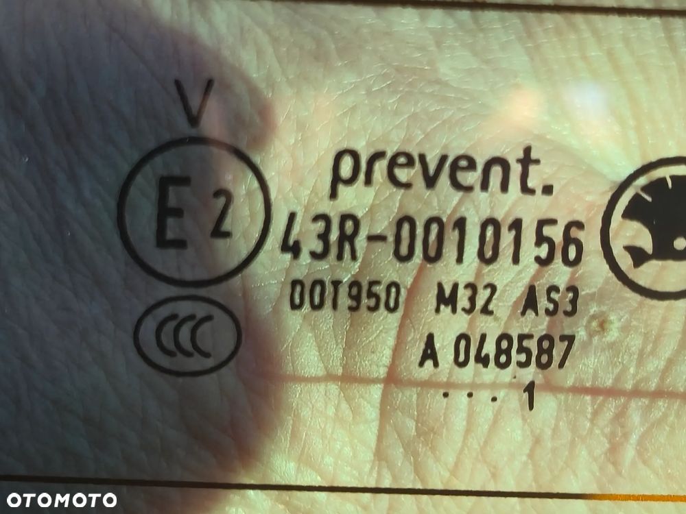 SKODA SUPERB II KOMBI SZYBA W KLAPĘ AS3 - 2