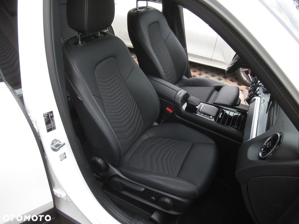 Mercedes-Benz GLB 200 7G-DCT - 10