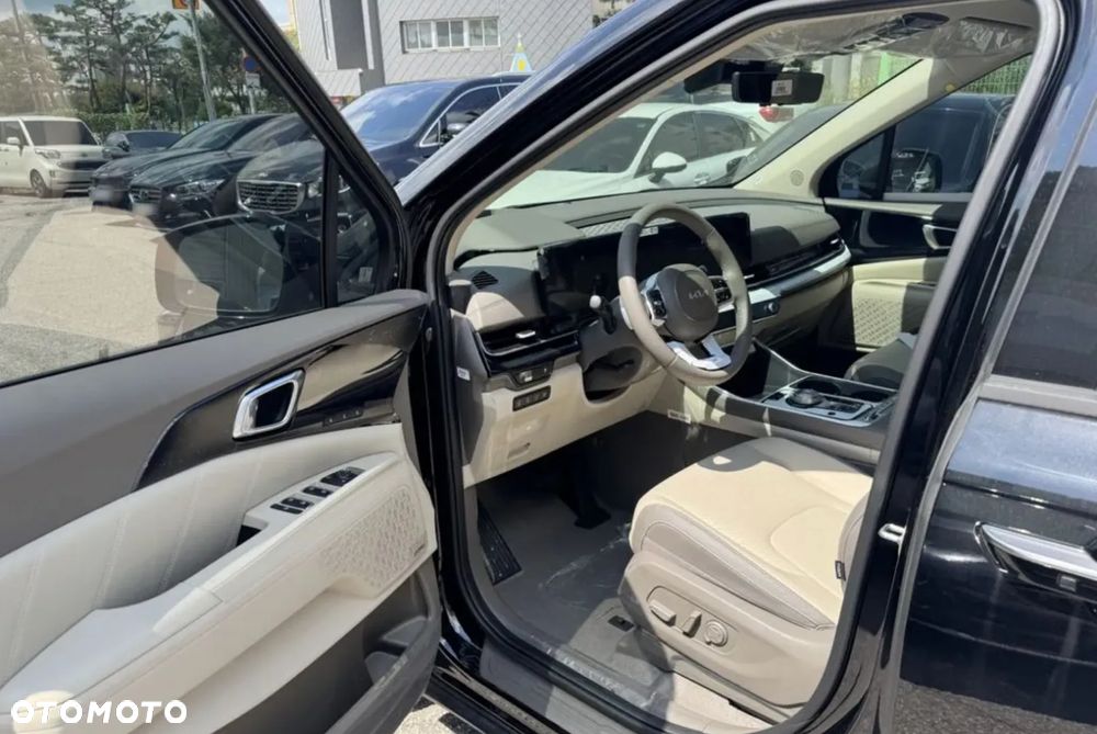 Kia Carnival - 8