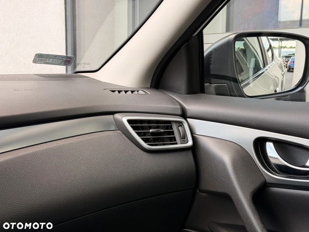 Nissan Qashqai 1.7 dCi 4x4 N-Connecta - 19