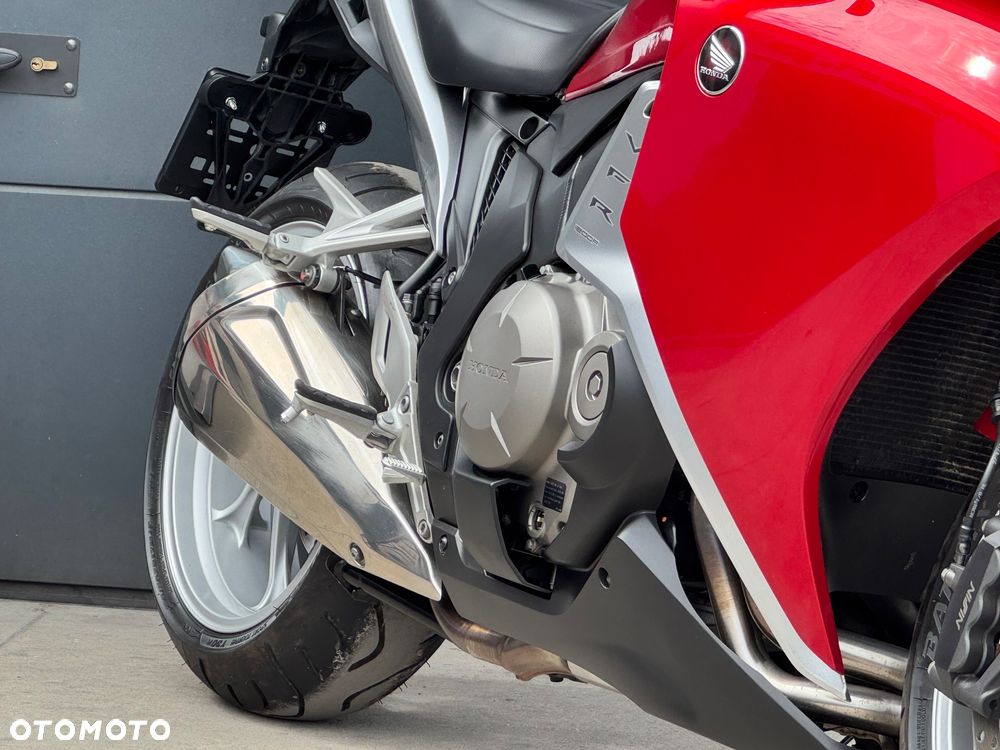 Honda VFR - 3