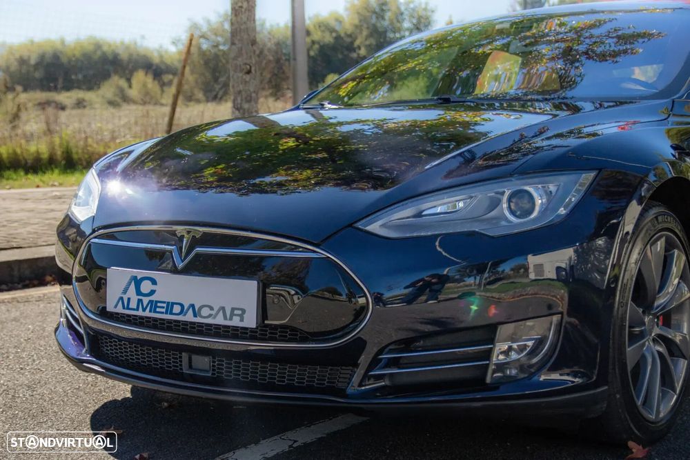 Tesla Model S - 10