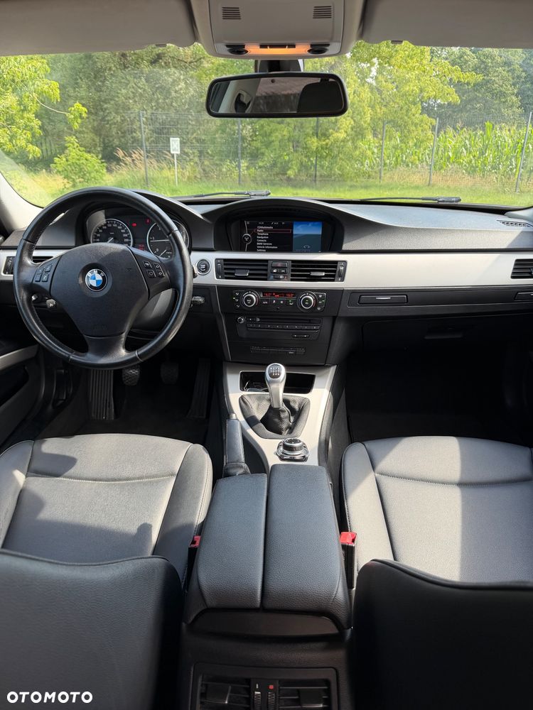 BMW Seria 3 318d - 17