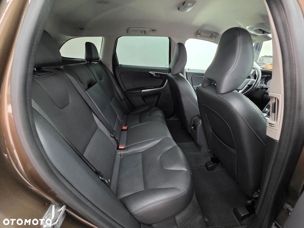 Volvo XC 60 D5 AWD Summum - 6