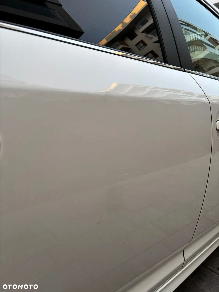 Toyota Avensis 2.0 D-4D Premium - 22