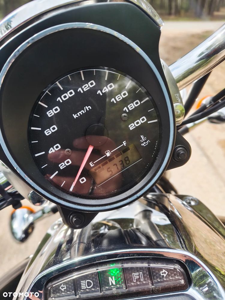 Suzuki Intruder - 5