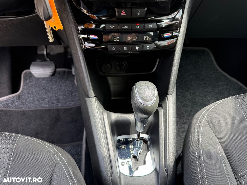 Peugeot 208 1.2 L PureTech Turbo S&S EAT6 Allure - 22