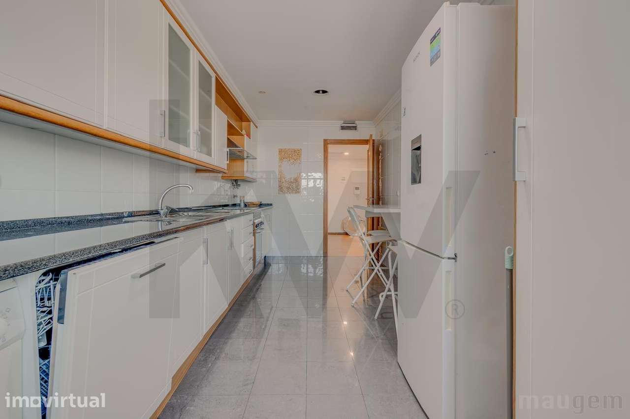 T3 Renovado com Lugar de Garagem e Arrecadação | 133 m2 | Prior Velho - Grande imagem: 3/17