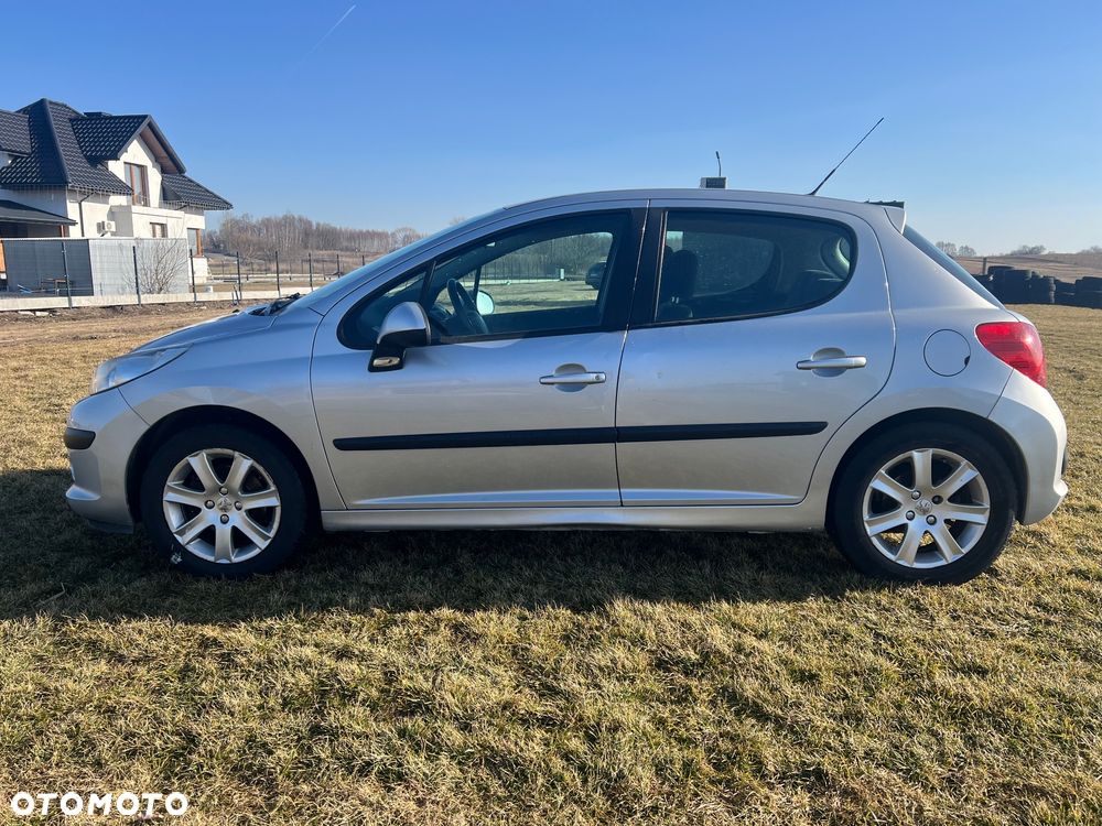 Peugeot 207 1.6 - 8
