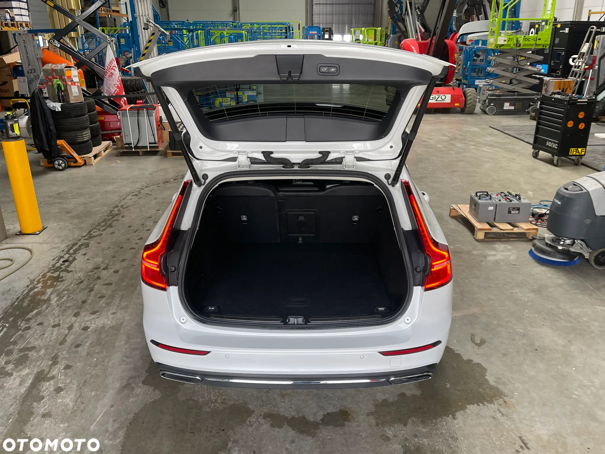 Volvo V60 T6 AWD Recharge Core - 3