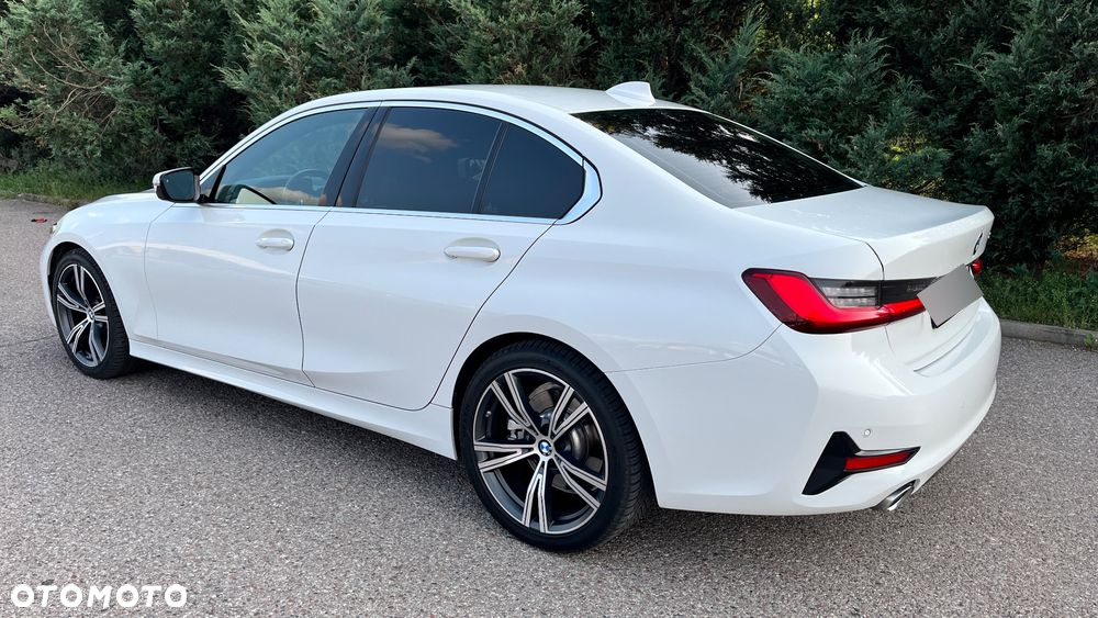 BMW Seria 3 330i Sport Line - 2