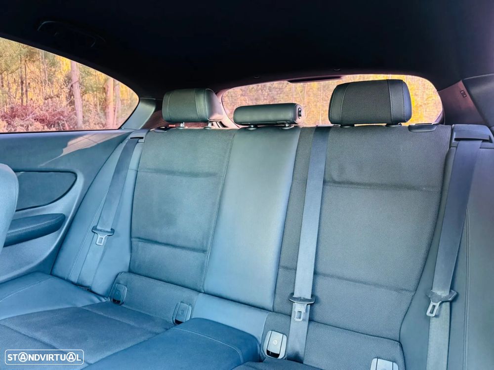 BMW 118 d Pack M - 32