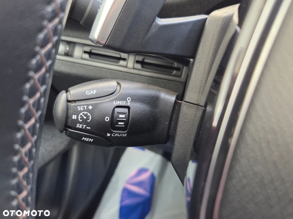 Peugeot 3008 1.6 BlueHDi Allure S&S EAT6 - 27