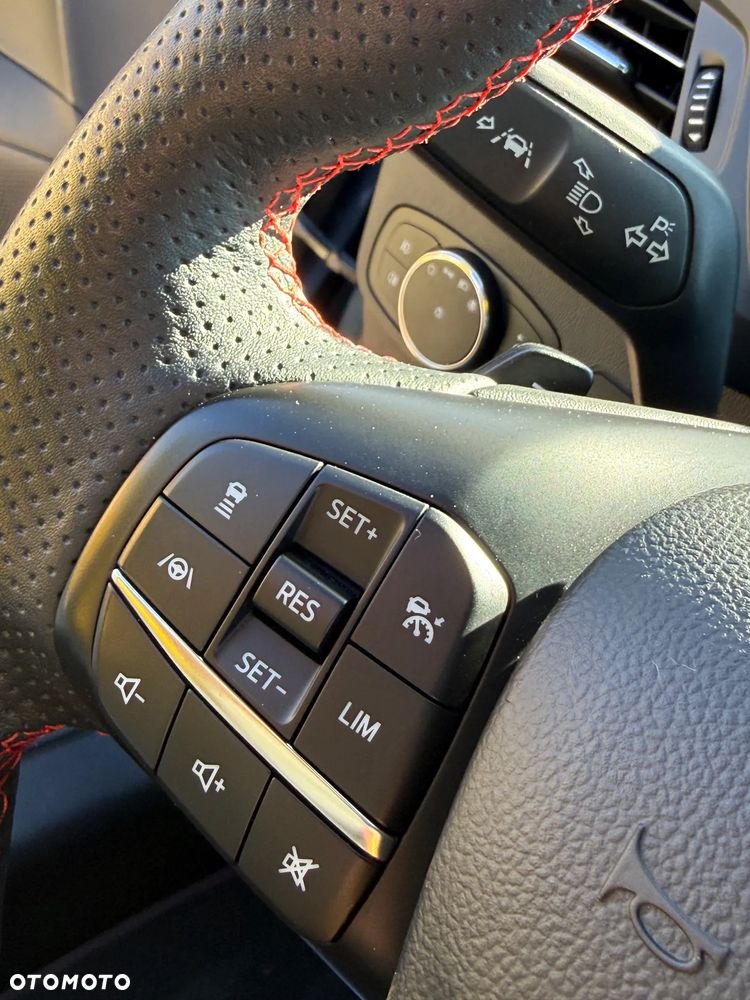 Ford Focus 1.5 EcoBlue Start-Stopp-System ST-LINE STYLE - 28