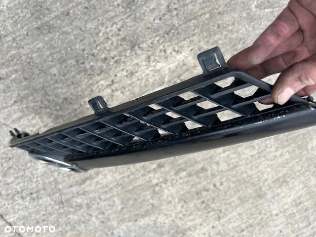 Atrapa emblemat znaczek Opel Astra III GTC 3-drzwi - 4