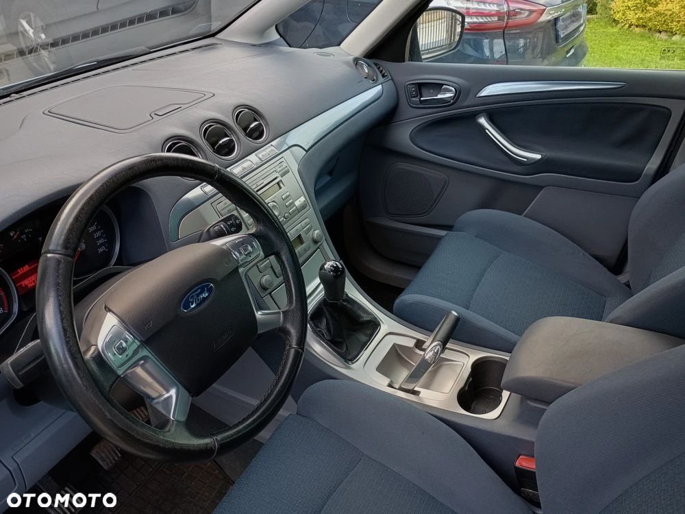 Ford S-Max - 12