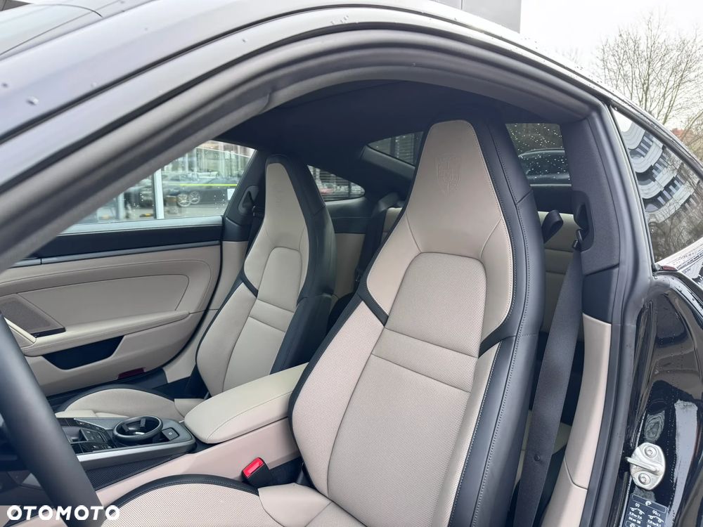 Porsche 911 Carrera 4S - 13