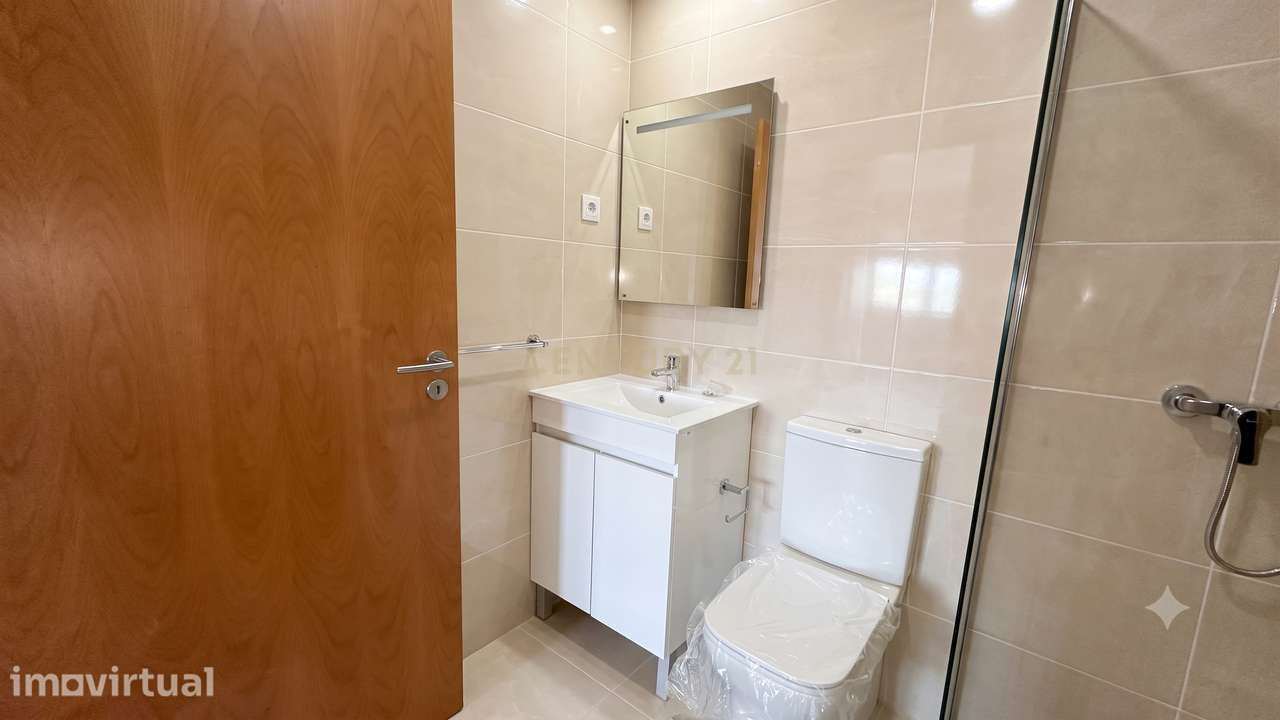 Fantástico Apartamento T2 Totalmente Remodelado no Troviscal, Oliveira - Grande imagem: 3/11