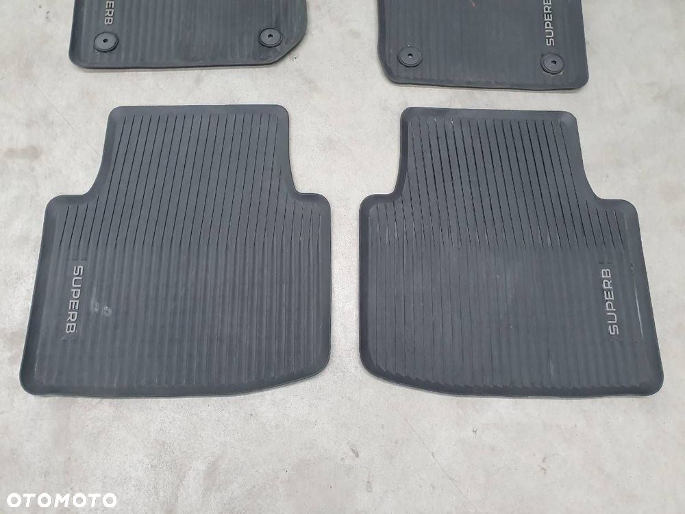 DYWANIKI GUMOWE KOMPLET ORYGINAŁ EUROPA SKODA SUPERB IV KOMBI 2024 - 3