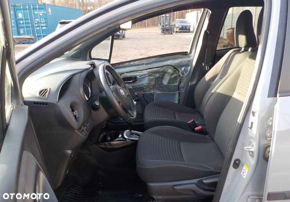 Toyota Yaris - 32