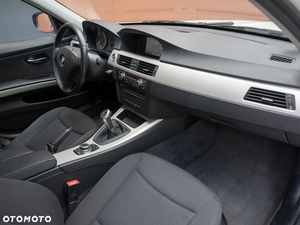 BMW Seria 3 318d DPF Edition Lifestyle - 30