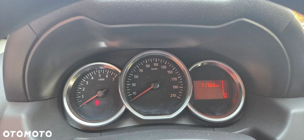 Dacia Duster 1.6 SCe Laureate S&S - 9