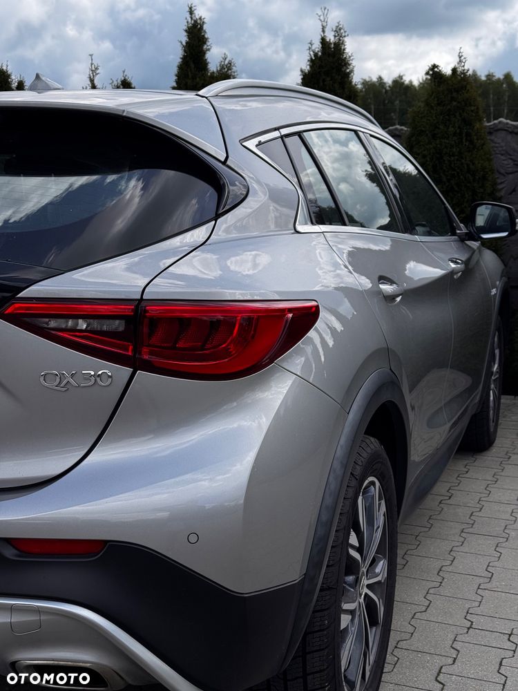 Infiniti QX30 2.0t Premium AWD 7DCT - 12