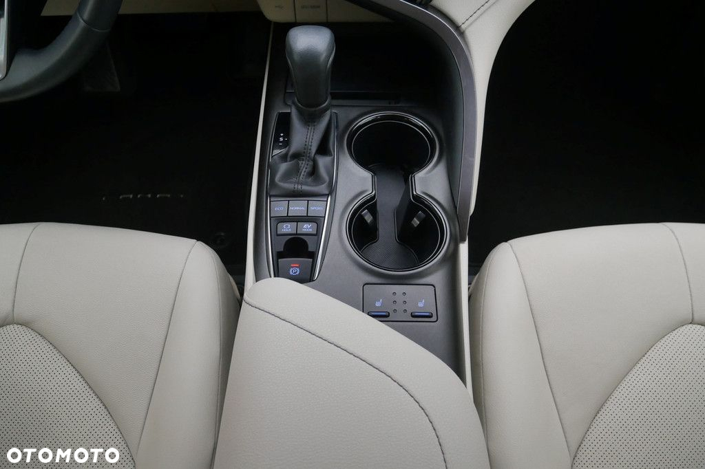 Toyota Camry - 11