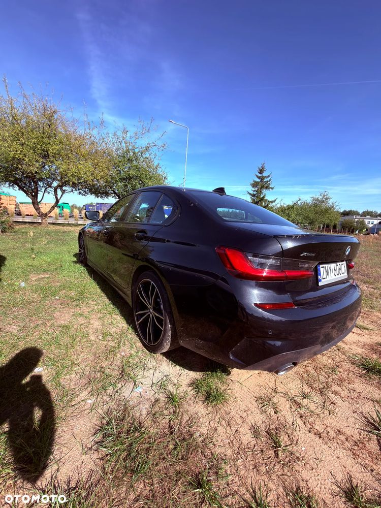 BMW Seria 3 320d M Sport - 9