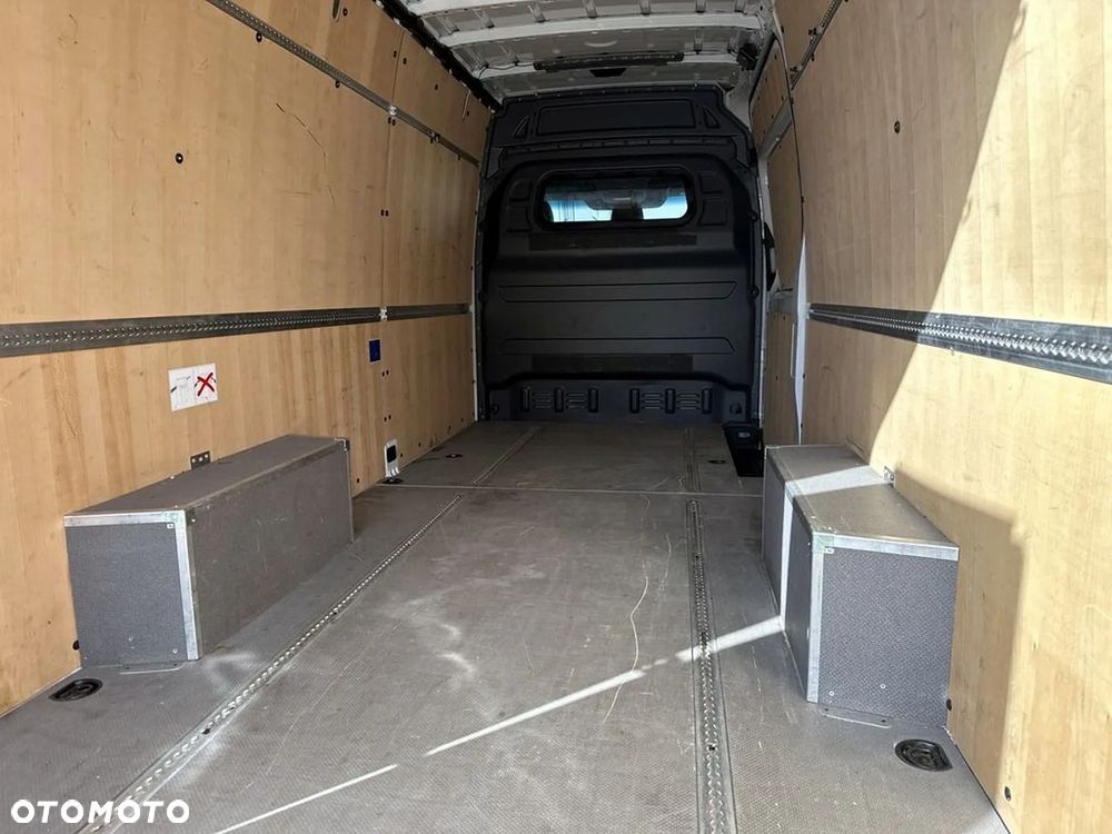 Mercedes-Benz Sprinter - 10