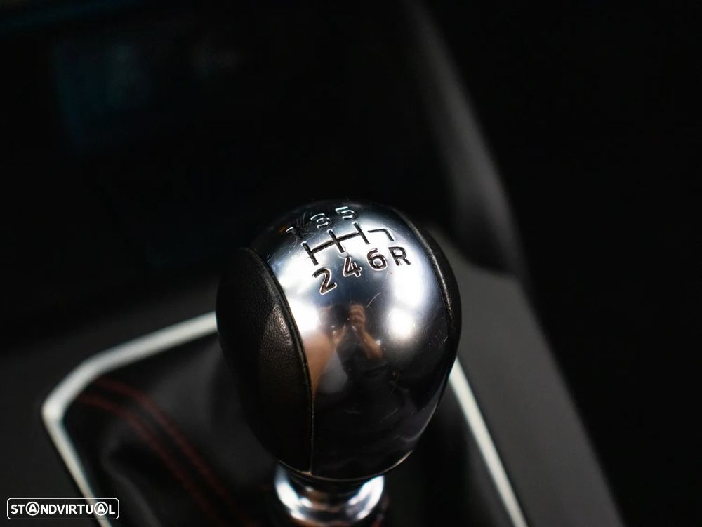 Ford Focus 1.0 EcoBoost MHEV ST-Line - 11