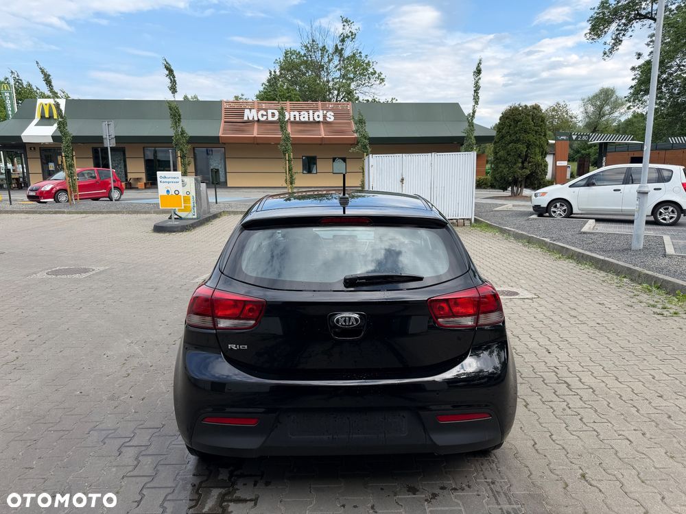 Kia Rio 1.2 M - 10
