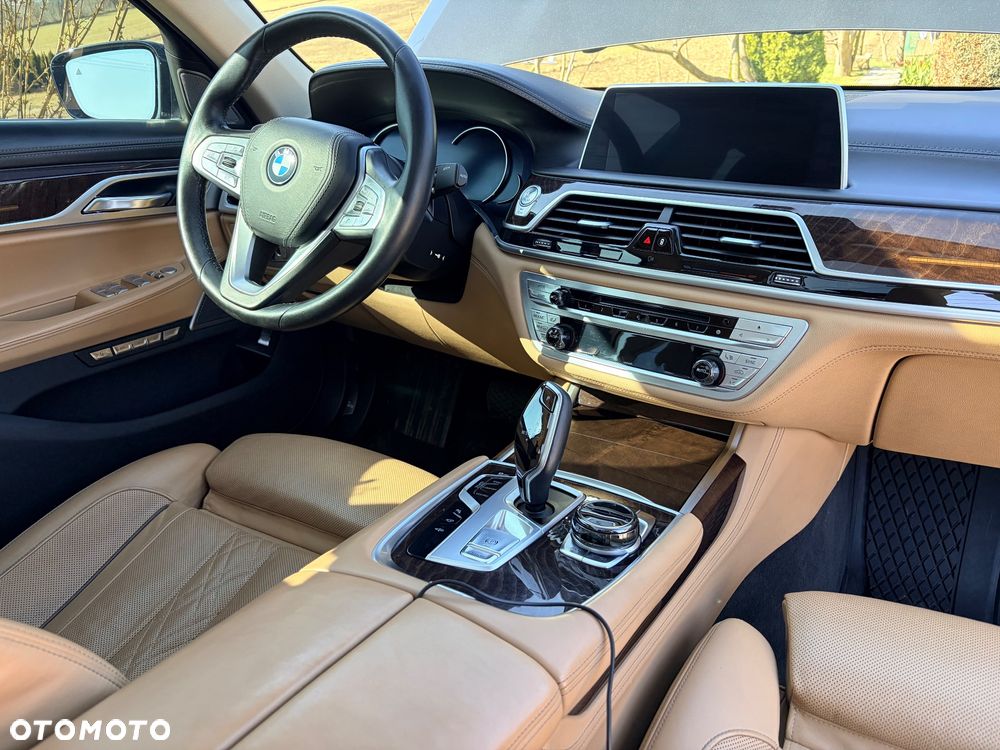 BMW Seria 7 750i xDrive Edition Exclusive - 19