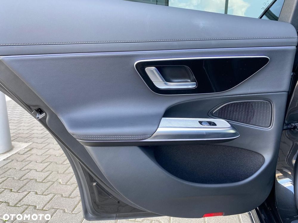 Mercedes-Benz Klasa E 220 d mHEV 4-Matic AMG 9G-Tronic - 26
