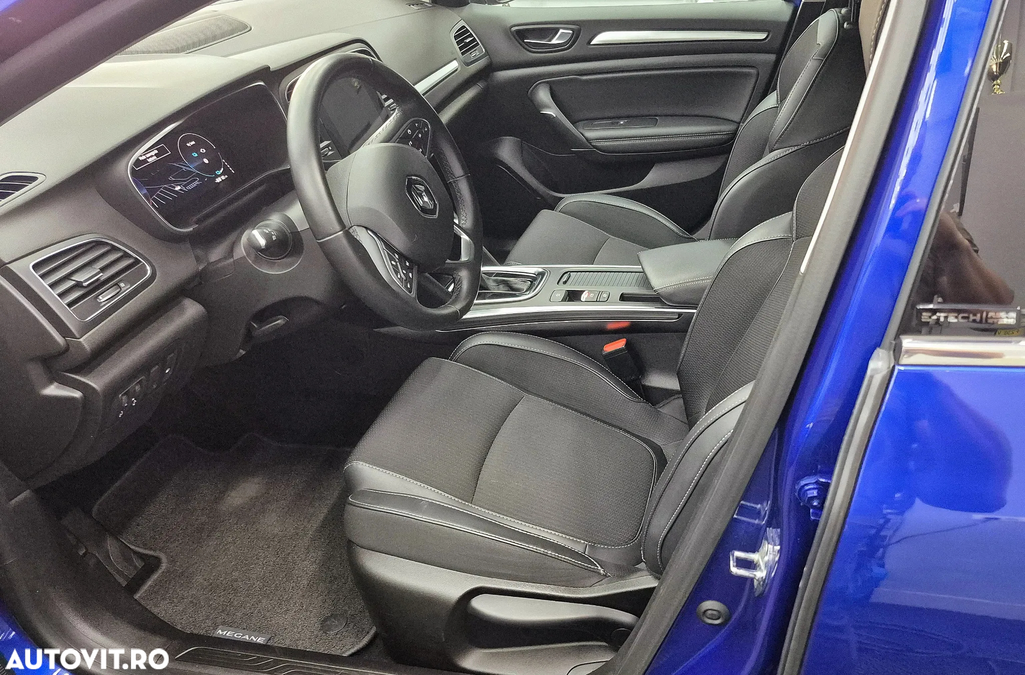 Renault Megane Grandtour E-TECH Plug-in 160 INTENS - 17