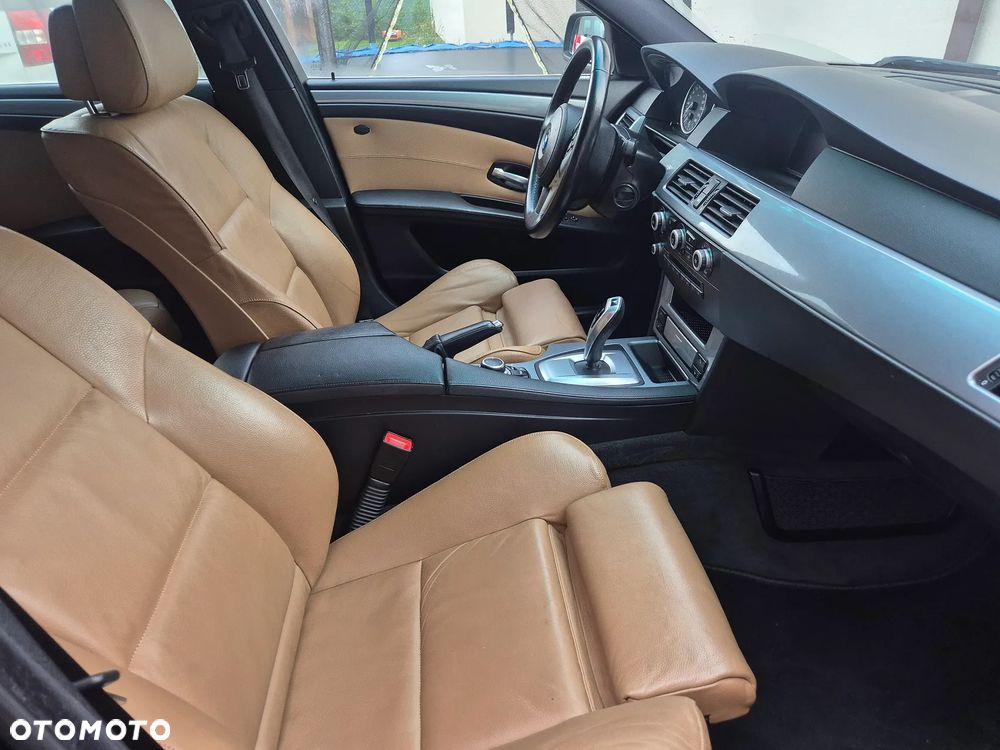 BMW Seria 5 530d xDrive Touring Edition Sport - 7