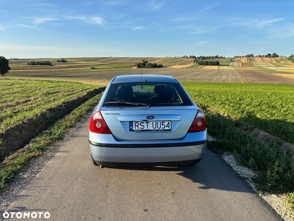 Ford Mondeo 2.0 Ghia - 12
