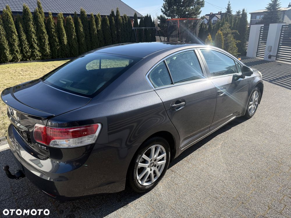 Toyota Avensis 1.8 Comfort - 10