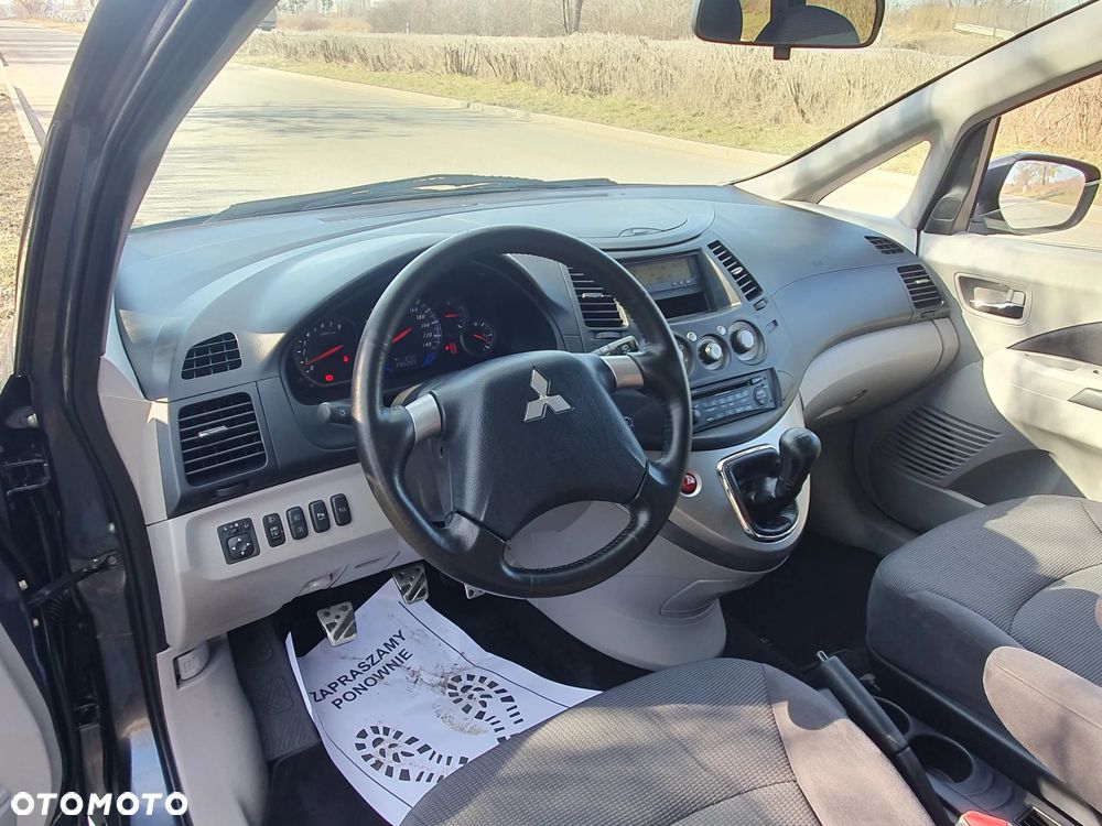 Mitsubishi Grandis 2.4 Motion - 25