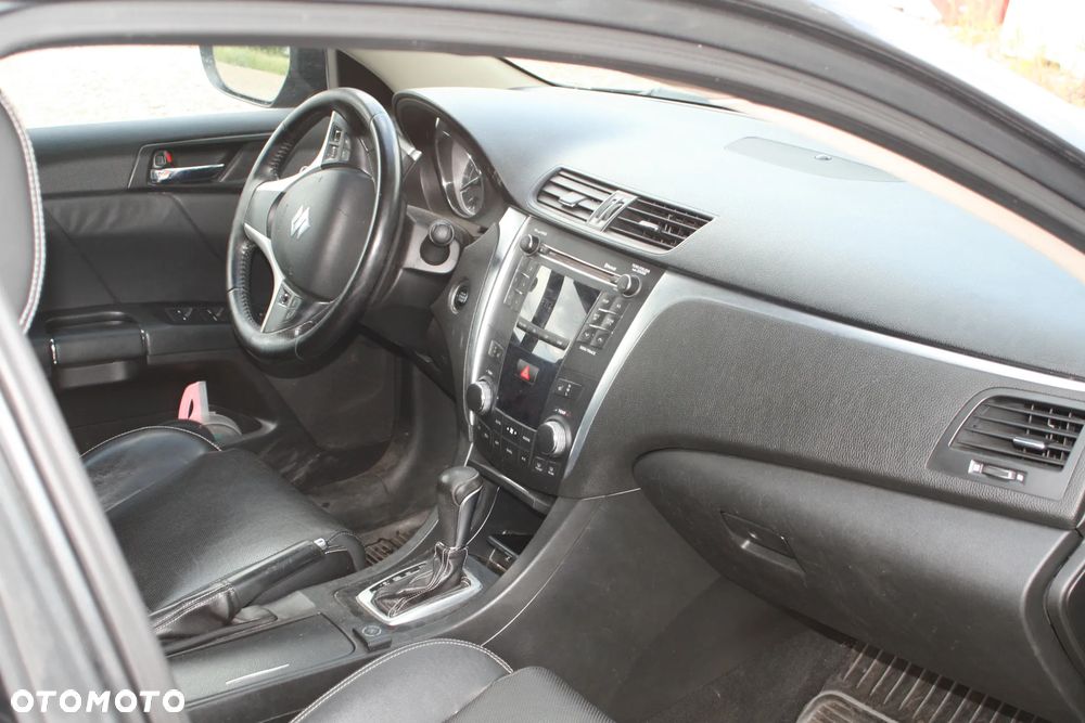 Suzuki Kizashi 2.4 Sport 4WD CVT - 13