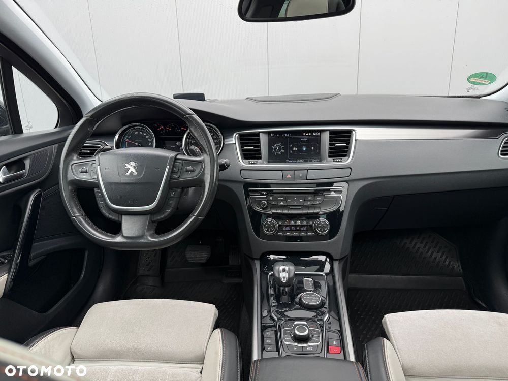 Peugeot 508 RXH Hybrid4 - 12