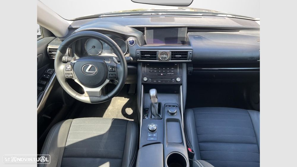 Lexus IS 300H - 14
