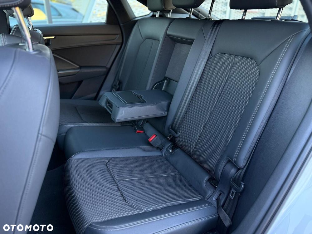 Audi Q3 Sportback - 12