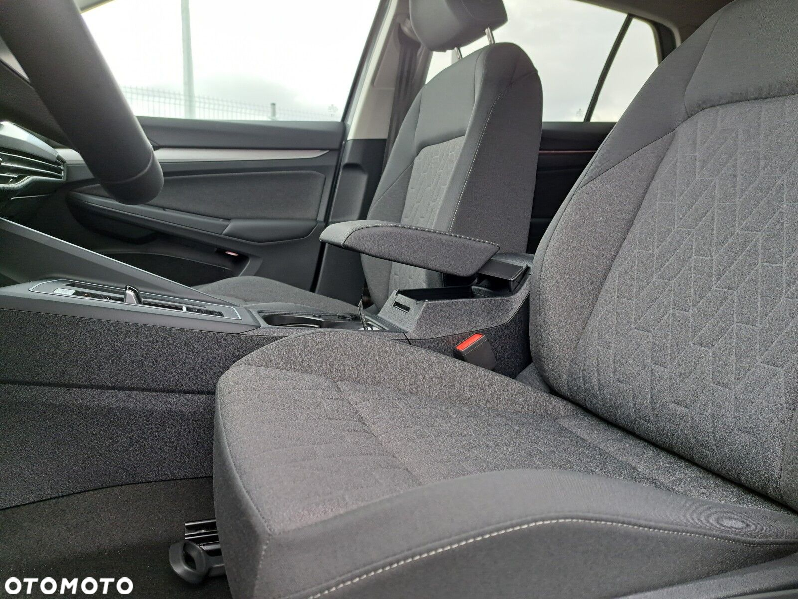 Volkswagen Golf VIII 1.5 eTSI mHEV Life Plus DSG - 31