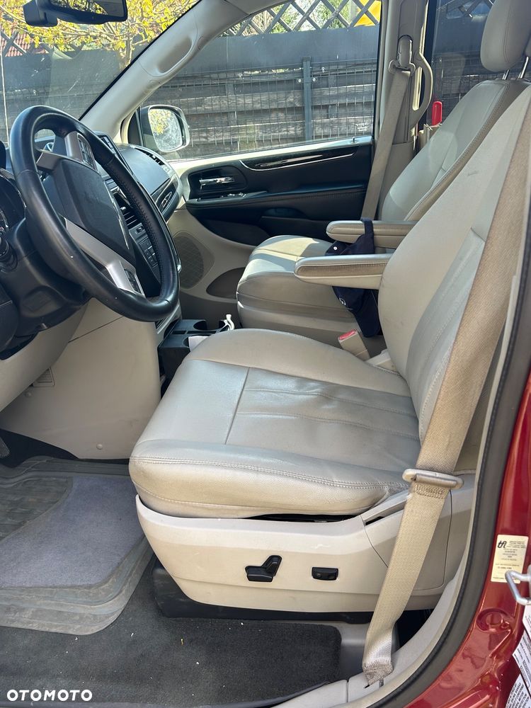 Chrysler Town & Country 3.6 Limited - 8