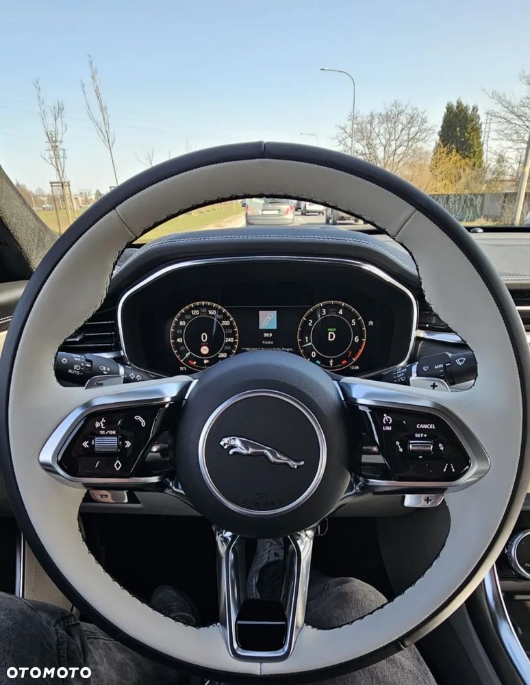 Jaguar XF 2.0 P300 AWD R-Dynamic HSE - 11