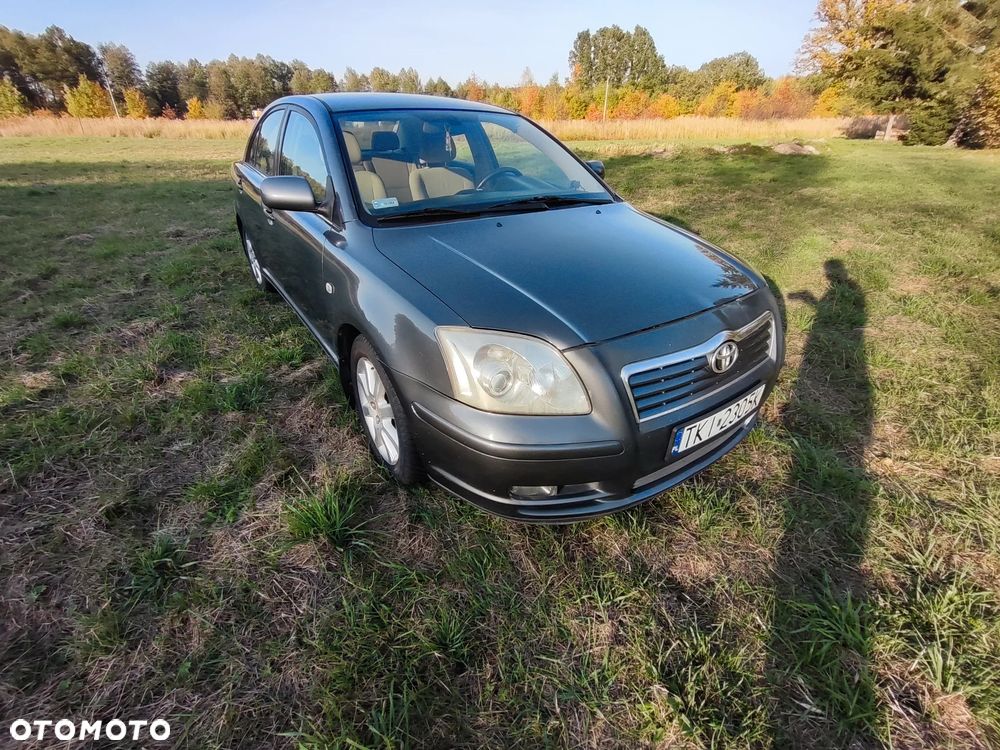 Toyota Avensis 2005 photo 2
